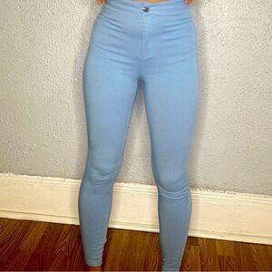 Size small SHEIN skinny jeans .